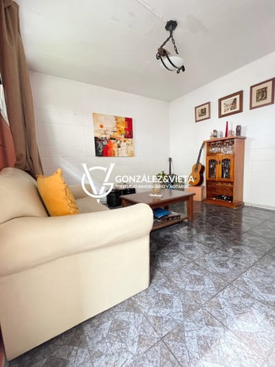 Apartamento De 3 Dormitorios Con Fondo, Parrillero Y Entrada Para Vehiculo
