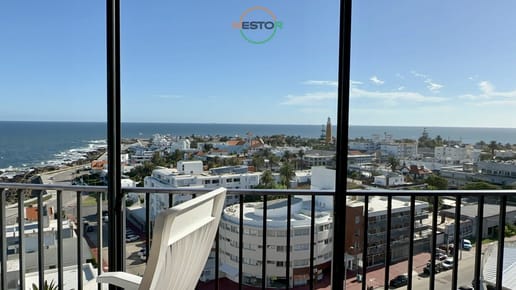 Piso alto en venta, con inmejorable vistas al mar y puerto de Punta del Este