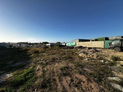 Venta de lote comercial sobre Av Leandro Gomez