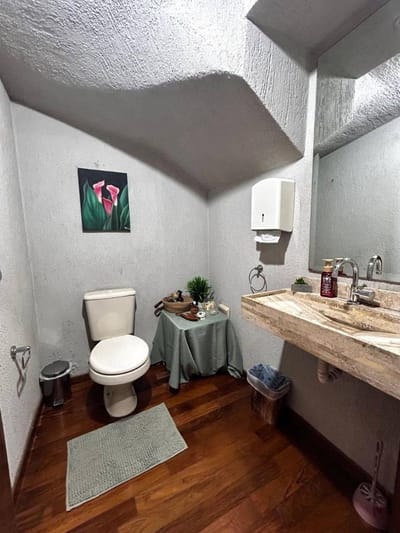 Vendo amplia casa pareada en Ycua Sati