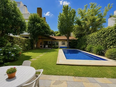 Venta casa de estilo 6 dormitorios, jardín y piscina en Pocitos