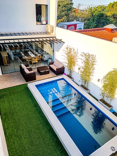 DÚPLEX  C PISCINA TOTALMENTE AMOBLADO EN LUQUE – B° LOMA MERLO