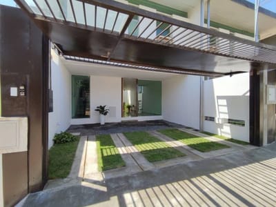 Vendo dúplex a estrenar de 4 dormitorios en Fernando de la Mora zona norte
