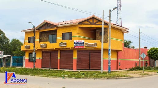 HERMOSA CASA ESQUINA COMERCIO