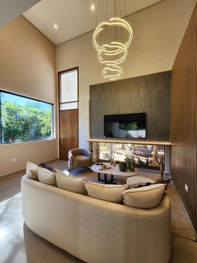 VENDIO  EN EXCLUSIVO CONDOMINIO EN LUQUE - ZONA AEROPUERTO