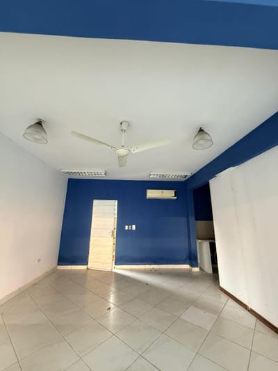 ALQUILO AMPLIO SALON COMERCIAL EN VILLA ELISA 