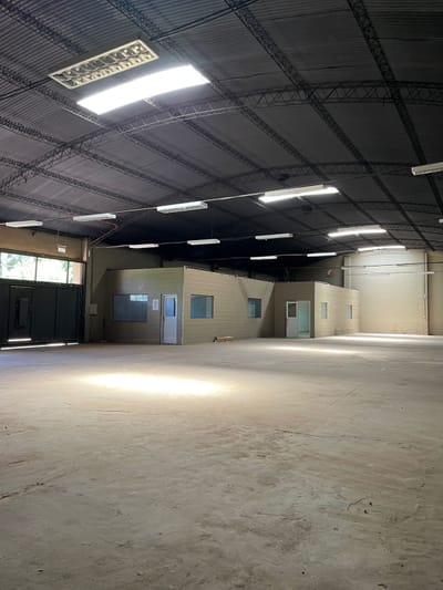 Alquilo amplio depósito en Fernando zona Norte - Ex Venser 