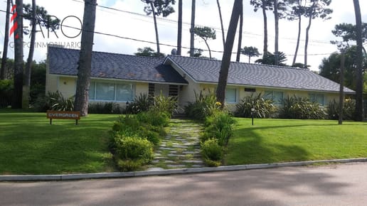 Casa en Mansa 4 dormitorios con piscina y cochera