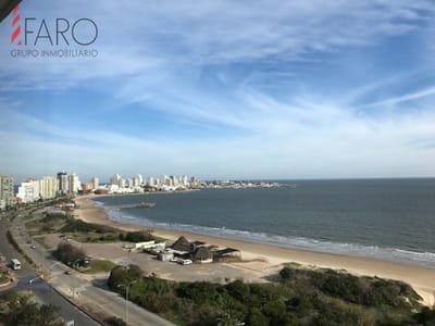 Apartamento en la Mansa 3 dormitorios y servicio con terraza cerrada y garage