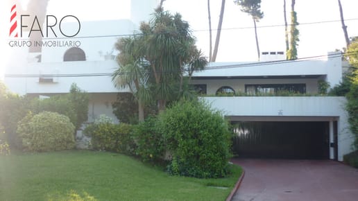 Casa en Venta Lugano, Punta del Este, 6 Dormitorios.
