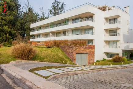En zona Golf apartamento con gran terraza y parrillero propio