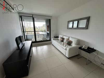 A la venta Apartamento, 2 dormitorios en Punta del Este, Edificio con servicios