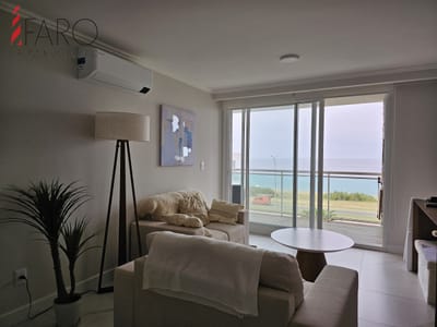 Venta de apartamento 2 dormitorios en Playa Mansa, edificio Cruceros