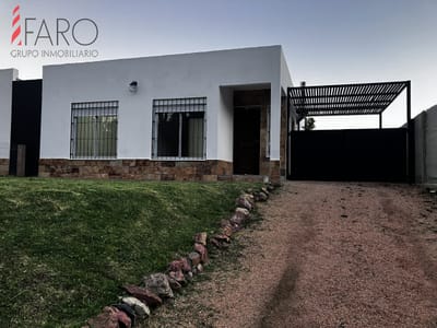 Casa en venta a estrenar en Burnett.