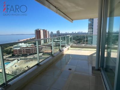 Apartamento en excelente ubicación con vista al mar.