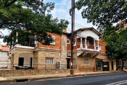 ???? Residencia Icónica en Esquina Estilo Colonial Sobre Gral. Bruguez