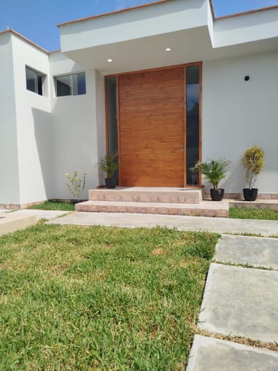 AMPLIA CASA EN VENTA LOS EJIDOS –CONDOMINIO PRIVADO LA TOSCANA- PIURA