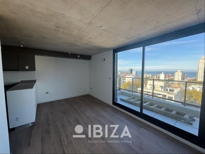 Venta con renta Apartamento a Estrenar 1 dormitorio c/terraza Centro