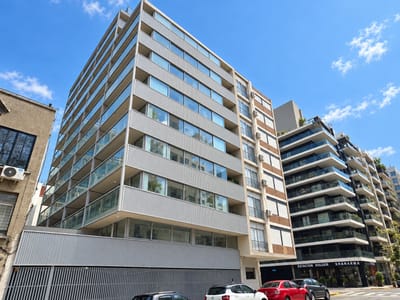 Venta de dúplex de 3 dormitorios y escritorio en Pres Mauá