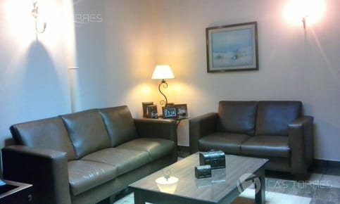 Casa - Cordón - Amplia, Punto C/servicios, Con Doble Renta!!