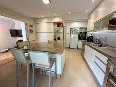 Alquiler apartamento 3 o 4 dormitorios, garage, vista Plaza Gomensoro y Rambla, Pocitos