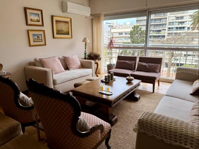 Alquiler apartamento 4 dormitorios CON MUEBLES, garage, vista Plaza Gomensoro y Rambla, Pocitos