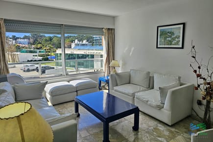 Vendo apartamento 2,5 dormitorios en playa mansa, complejo Lincoln Center, Punta del Este.