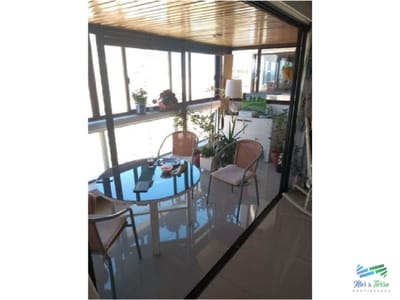 Excelente opción para vivir todo el año y/o vacacionar, ya que se encuentra rodeado de todos los servicios y frente al mar (playa brava).
