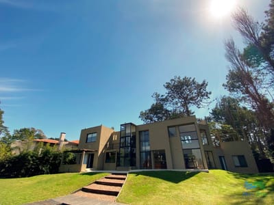 Gran casa de 5 dormitorios, Brava, Punta del Este. disponible alquiler temporada