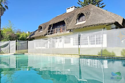 Se alquila casa 5 con piscina, a 1 cuadra de la playa mansa, Pintares, Punta del Este