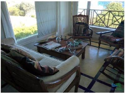 Hermosa casa en lo alto  del Chorro.. - luminosa - con linda vista al mar