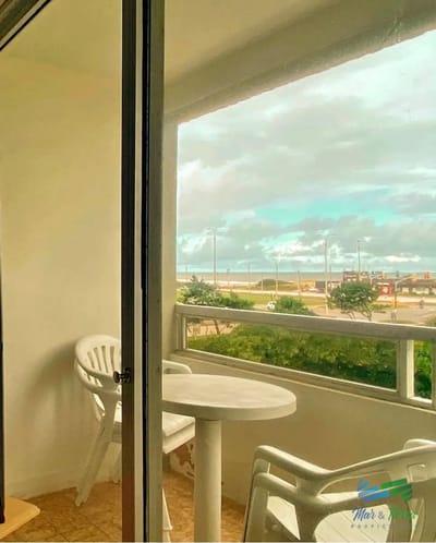 Vendo apartamento de 2 dormitorios, 2 baños y garage. Playa Brava, Punta del Este.