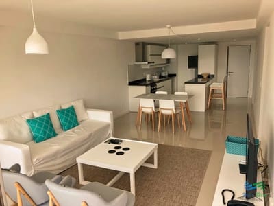 Vendo apartamento 3 dormitorios con servicios y vista parcial, playa brava, Punta del Este