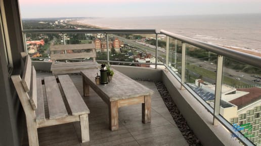 Para brillar en la Parada 10 de Playa Brava - Apartamento de 3 dormitorios con 2  baños mas dependencia de servicio con baño