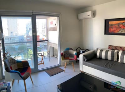 A pasitos de Playa Brava y Playa Mansa.