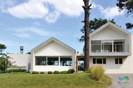 casa en venta Exclusiva Residencia de Arquitectura Moderna en BARIO PRIVADO