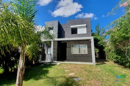 Venta y alquiler anual de casa en Pinares a 200 mts de la playa Mansa - Punta del Este