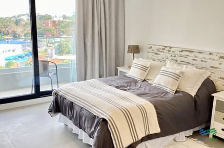 Alquilo por invierno amplio monoambiente con balcón al frente y buenos servicios, parada 5, Punta del Este