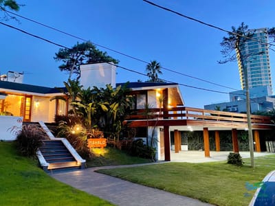 ALQUILER TEMPORADA 2026, GRAN CASA 5 DORMITORIOS PLAYA MANSA, PUNTA DEL ESTE