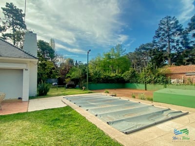 CASA TEMPORADA 2026, PISCINA CLIMATIZADA, CANCHA DE TENIS, CUATRO DORMITORIOS. PUNTA DEL ESTE, MANSA.