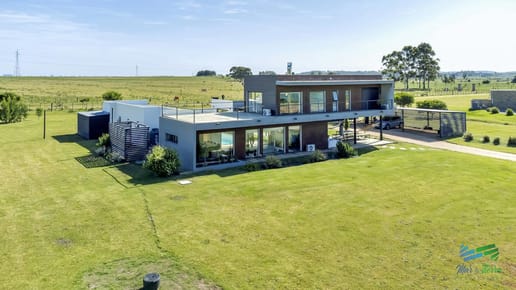 Punta del Este - Alquiler de Verano / Temporada: Imponente Residencia Moderna en Barrio Privado El Quijote