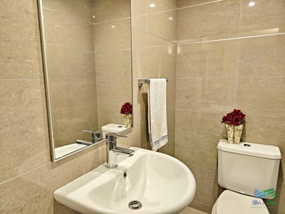 APARTAMENTO EN VENTA, 2 DORMITORIOS EN SUITE, PUNTA DEL ESTE. EN EDIFICIO CON SERVICIOS
