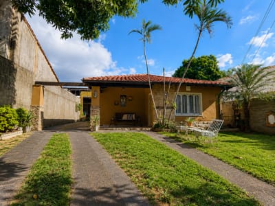 Vendo Casa en Lambaré | 3 Dormitorios | Quincho | Gs. 900 Millones