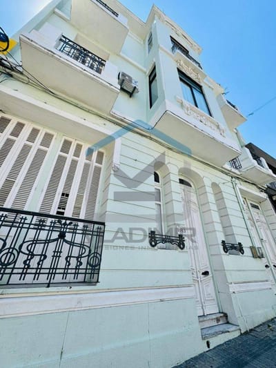 Casa en venta de 8 ambientes en CENTRO