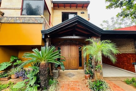 EN VENTA HERMOSA CASA CON PISCINA EN LAMBARE