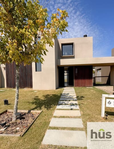 Casa en venta en Huertas de los Horneros -  4 dorms