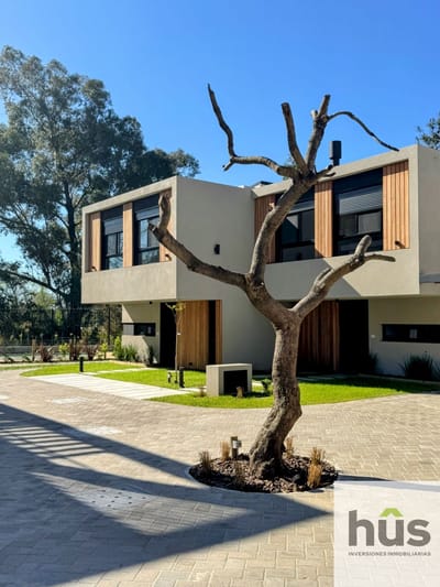 Casa a estrenar en housing Jardines de Areco