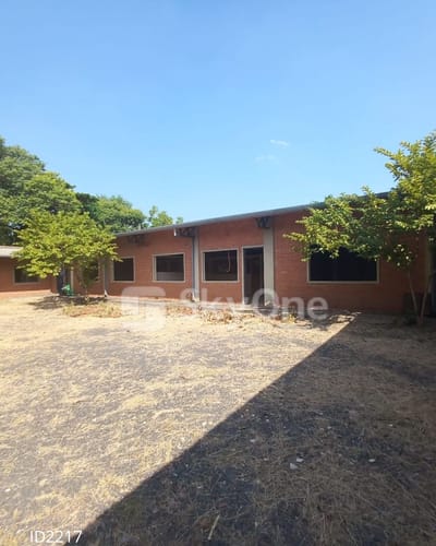 Vendo amplio depósito con excelente ubicación!!
