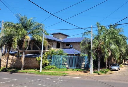 Amplia residencia 7 dorm. con piscina | Nazareth