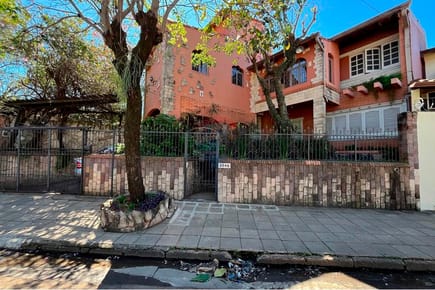 VENDO CASA EN BELLA VISTA A PASOS DEL COLEGIO ALEMAN